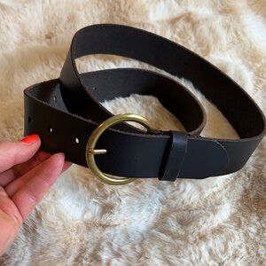 Frye women’s Classic Black Leather Belt with Brass Round Buckle size large